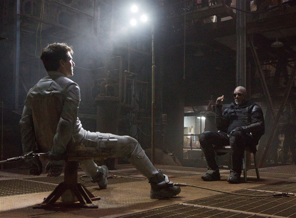 Oblivion : Fotoğraf Morgan Freeman, Tom Cruise