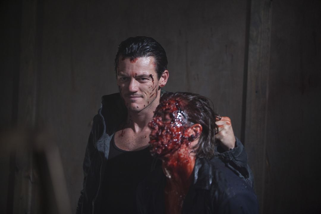 Herkes Ölecek : Fotoğraf Luke Evans