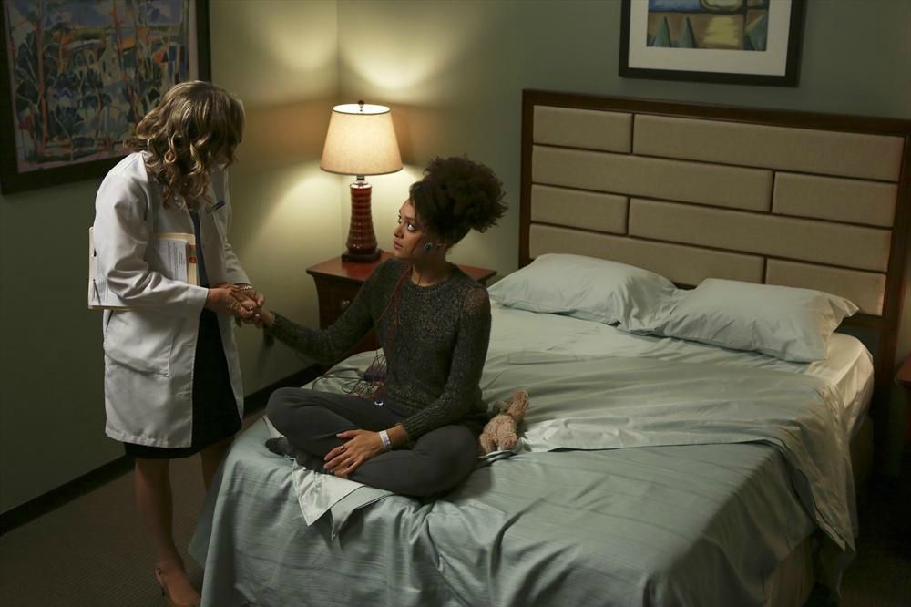 Fotoğraf Linda Gehringer, Britne Oldford