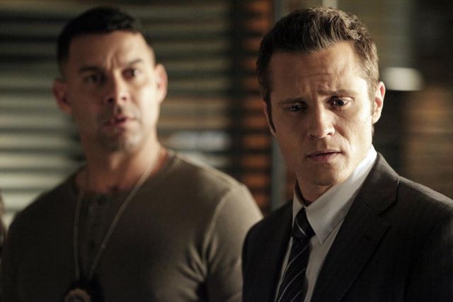 Fotoğraf Jon Huertas, Seamus Dever