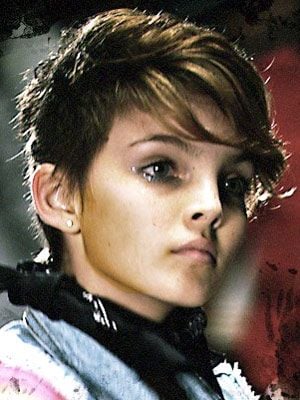 Afiş Camren Bicondova