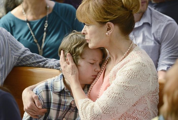 Resurrection : Fotoğraf Landon Gimenez, Frances Fisher