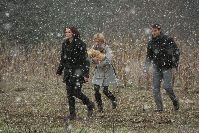 Fotoğraf Damien Puckler, Mary Elizabeth Mastrantonio, Claire Coffee