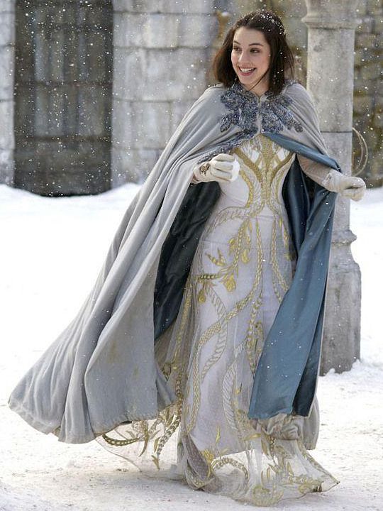 Fotoğraf Adelaide Kane