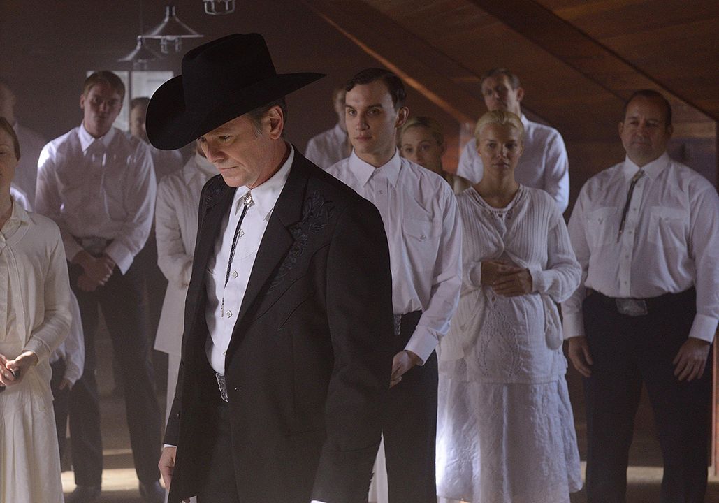 Fotoğraf Peter Outerbridge, Ari Millen