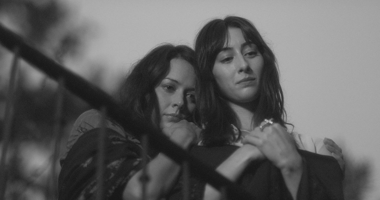 Kuru Gürültü : Fotoğraf Jillian Morgese, Amy Acker