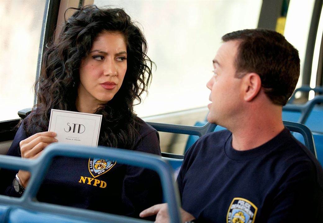 Brooklyn Nine-Nine : Fotoğraf Joe Lo Truglio, Stephanie Beatriz