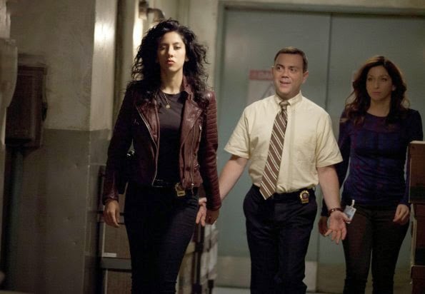 Brooklyn Nine-Nine : Fotoğraf Joe Lo Truglio, Stephanie Beatriz