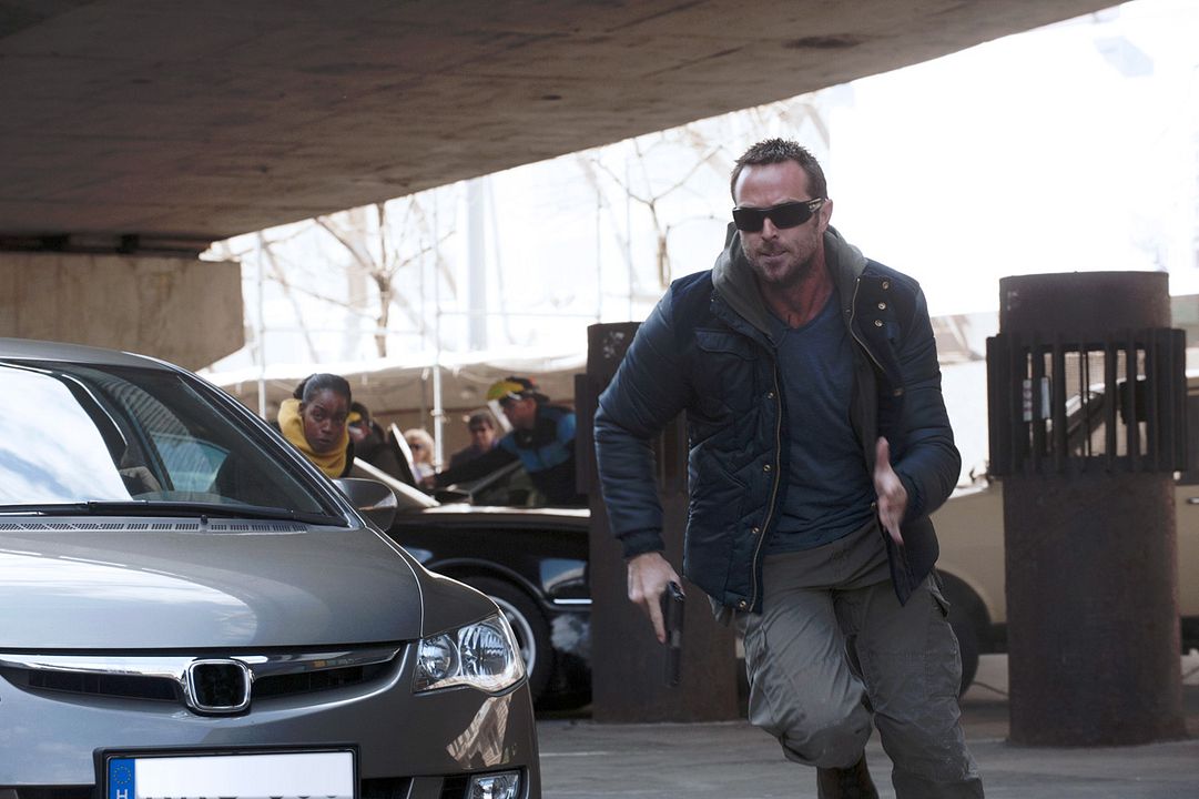 Fotoğraf Sullivan Stapleton