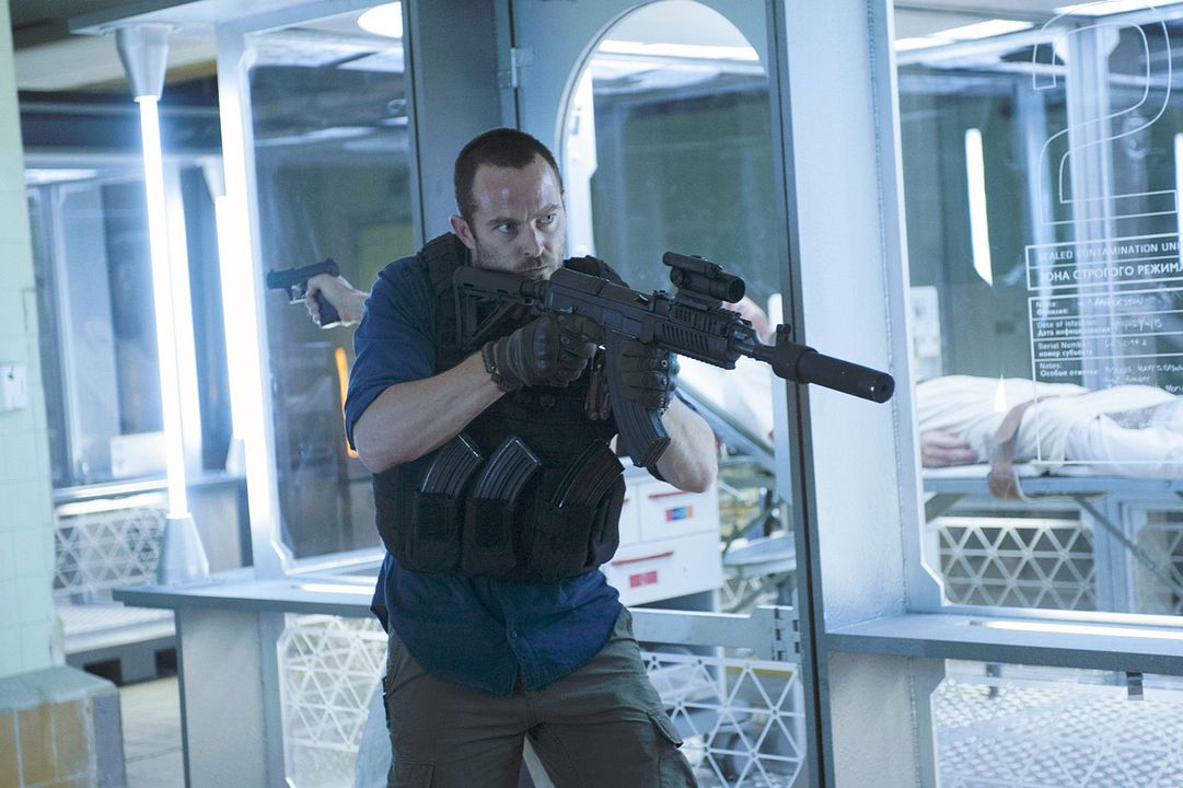 Fotoğraf Sullivan Stapleton