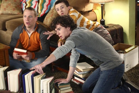 Fotoğraf Atticus Shaffer, Charlie McDermott, John Gammon