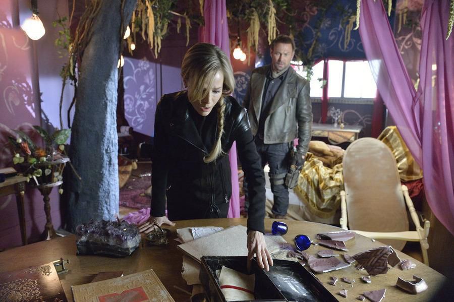 Fotoğraf Grant Bowler, Julie Benz