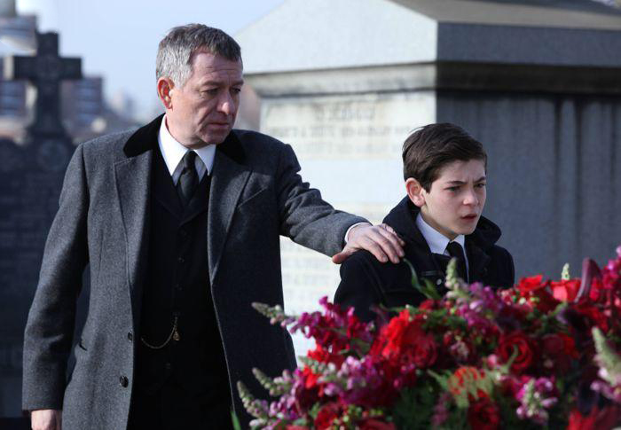 Gotham (2014) : Fotoğraf David Mazouz, Sean Pertwee