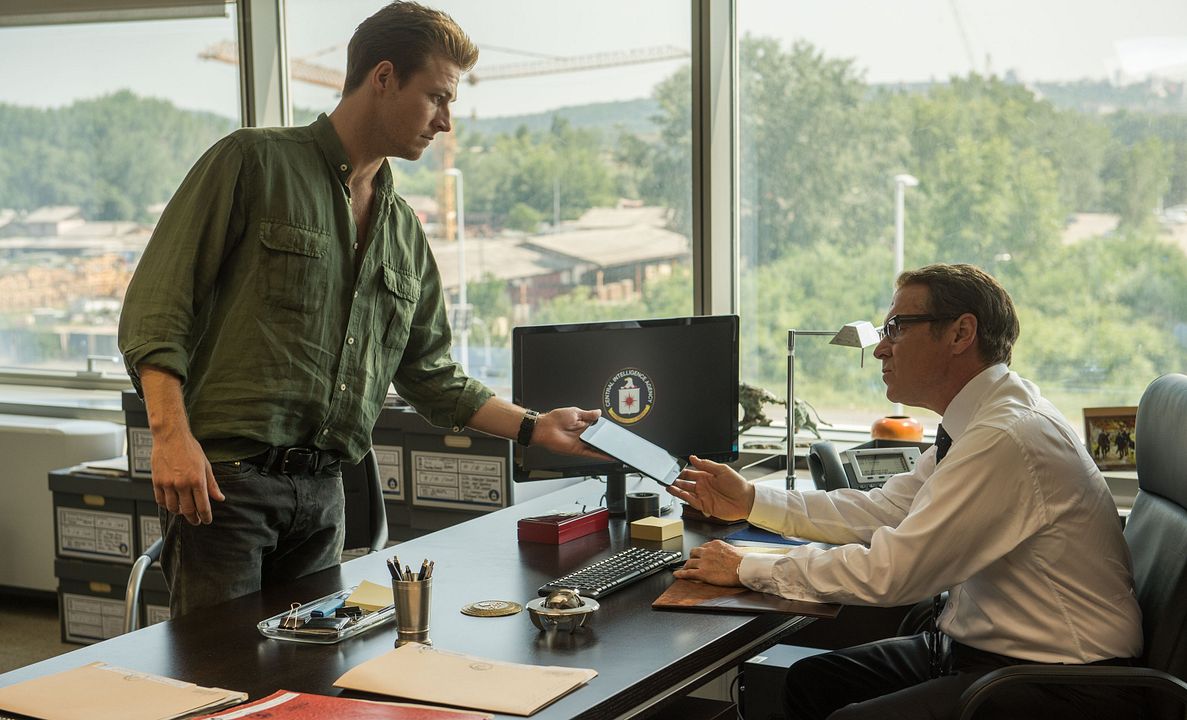 Hedefteki Adam : Fotoğraf Luke Bracey