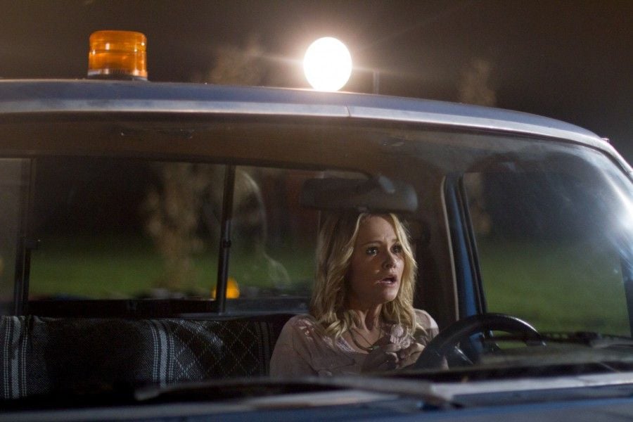 Left Behind : Fotoğraf Cassi Thomson