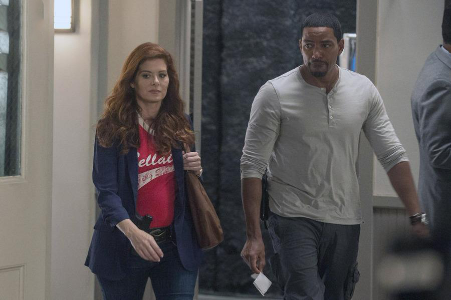 The Mysteries of Laura : Fotoğraf Laz Alonso, Debra Messing