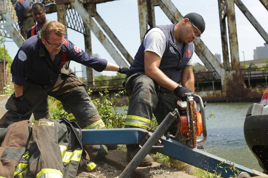 Chicago Fire : Fotoğraf Christian Stolte, Joe Minoso