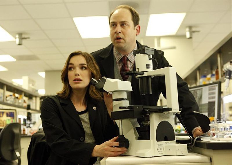 Afiş Adam Kulbersh, Elizabeth Henstridge