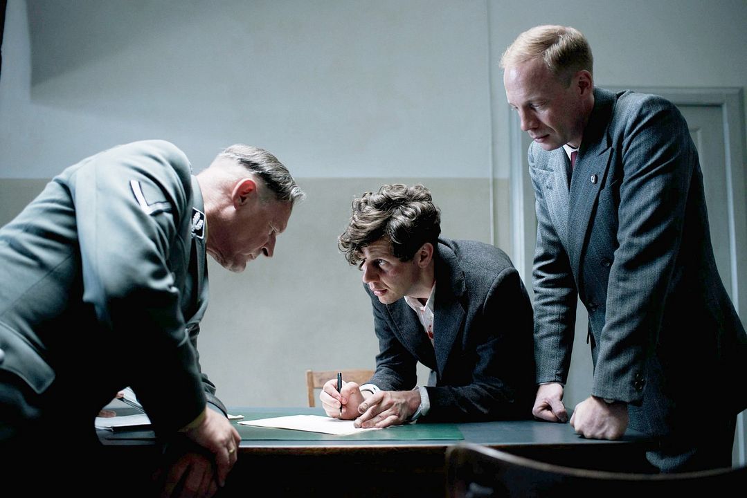 Hitler'e Suikast : Fotoğraf Burghart Klaußner, Christian Friedel, Johann von Bülow