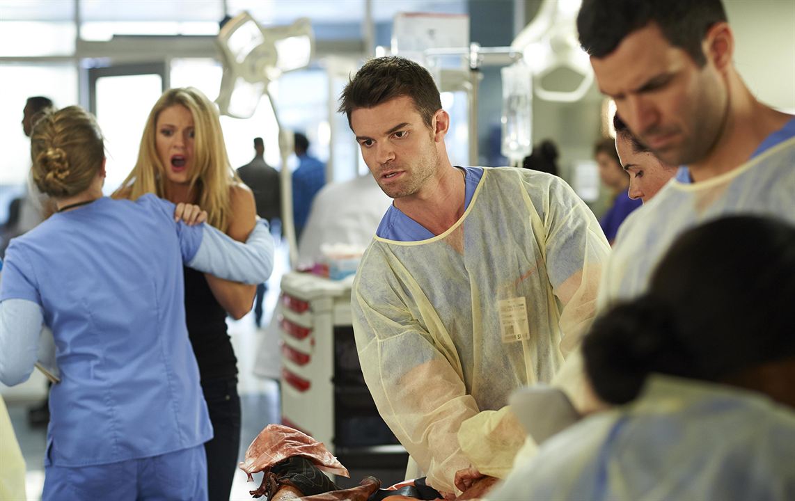 Saving Hope : Fotoğraf Daniel Gillies