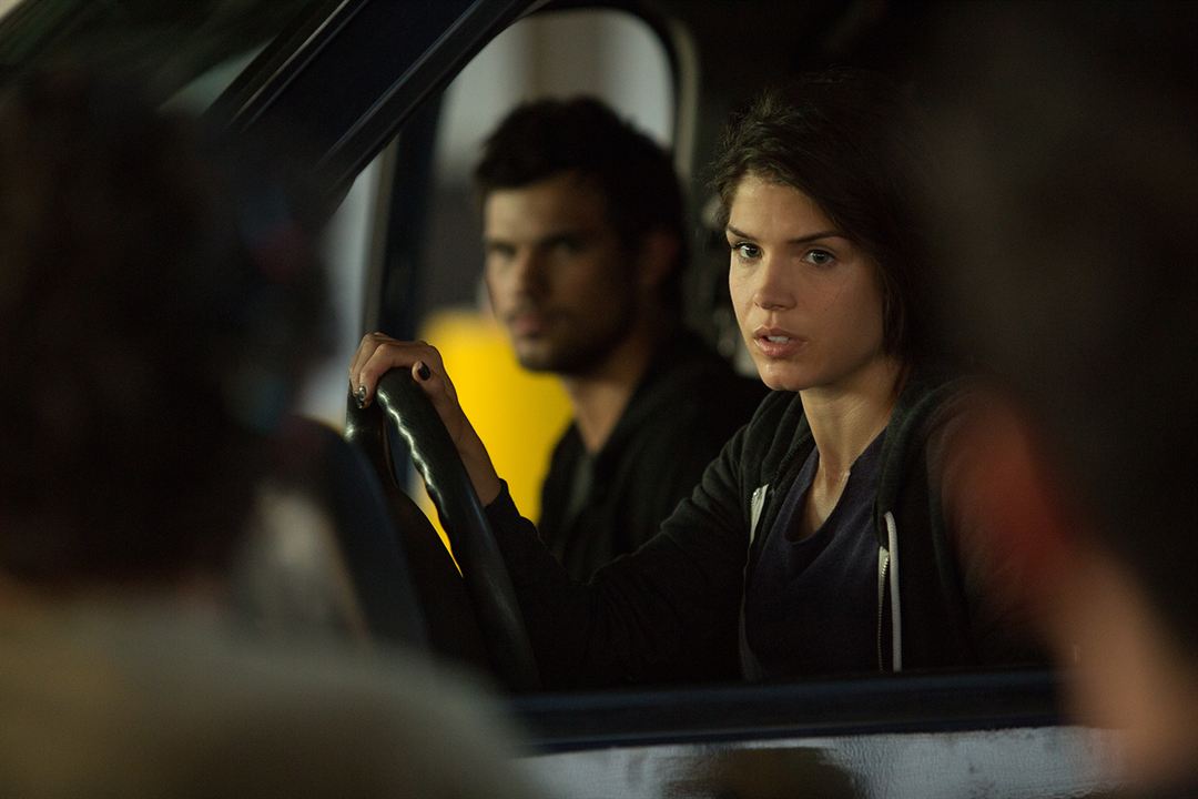 Tracers : Fotoğraf Taylor Lautner, Marie Avgeropoulos