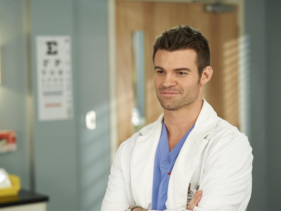 Saving Hope : Fotoğraf Daniel Gillies