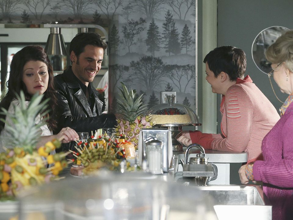 Once Upon a Time : Fotoğraf Emilie de Ravin, Colin O'Donoghue
