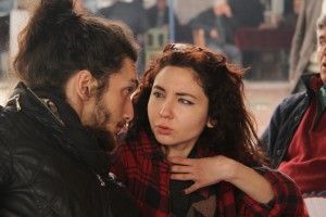 Afiş Naz Işık Top