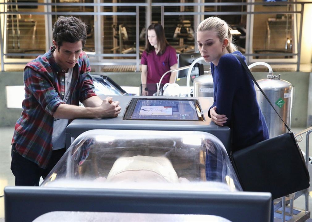 Stitchers : Fotoğraf Kyle Harris, Emma Ishta