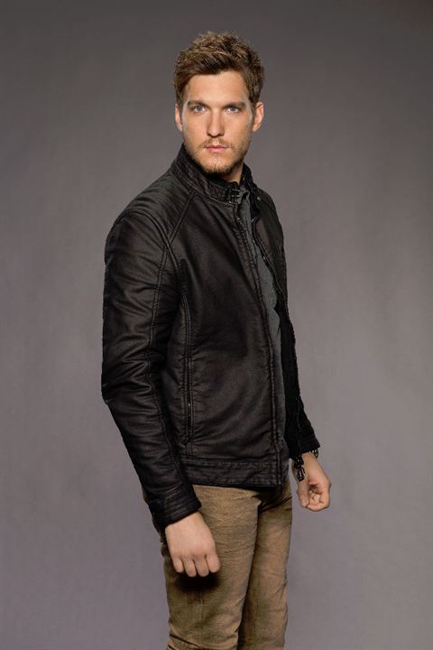 Fotoğraf Scott Michael Foster