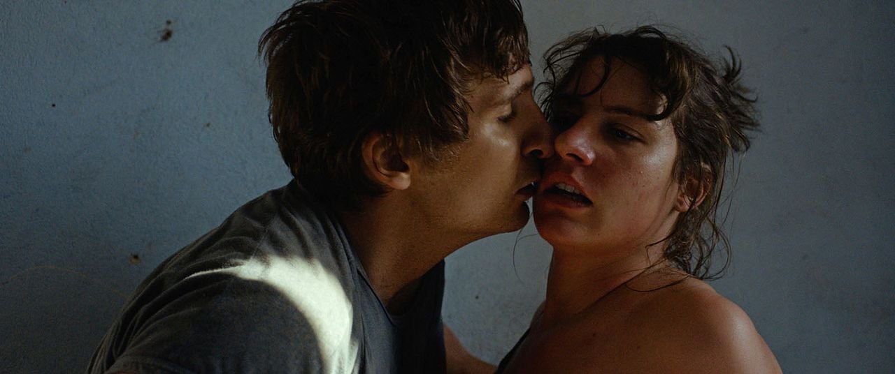 Güneş Tepedeyken : Fotoğraf Goran Marković, Tihana Lazovic