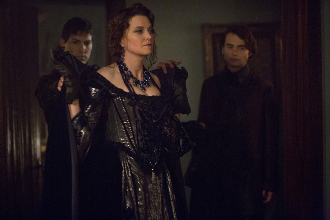 Salem : Fotoğraf Joe Doyle, Lucy Lawless