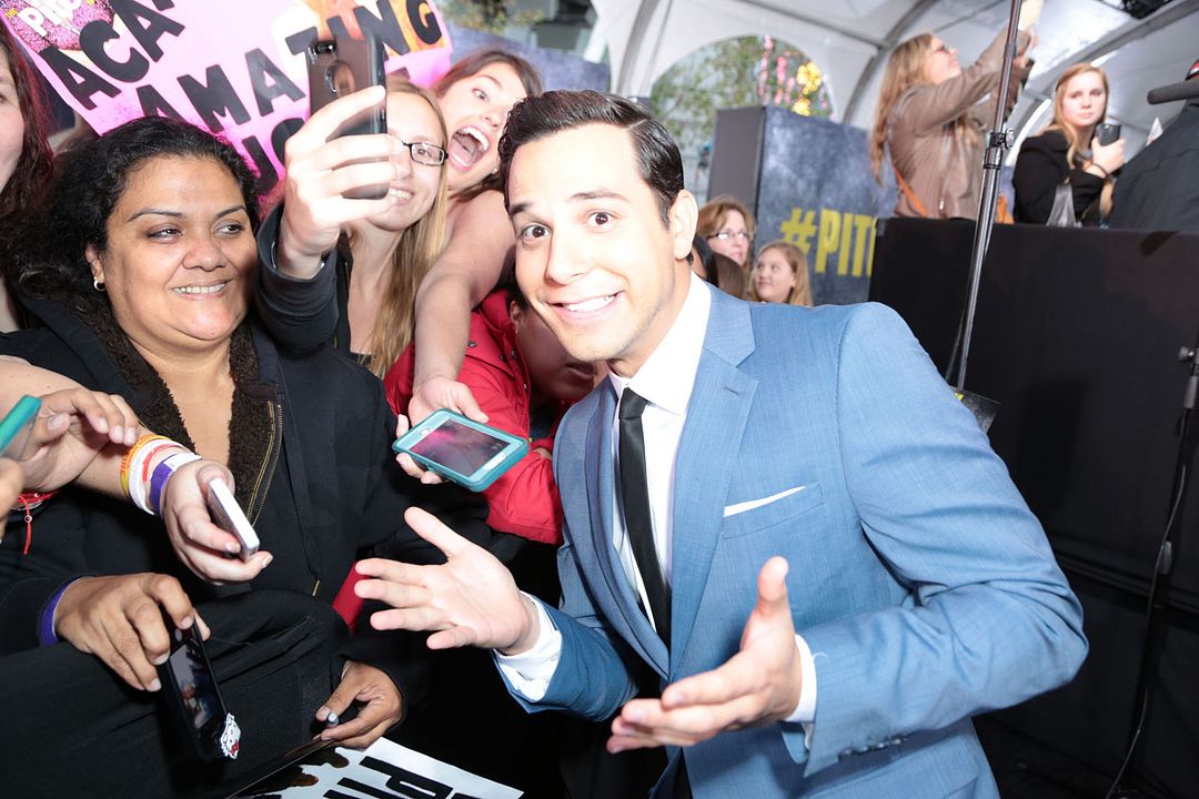 Mükemmel Uyum 2 : Fotoğraf Skylar Astin