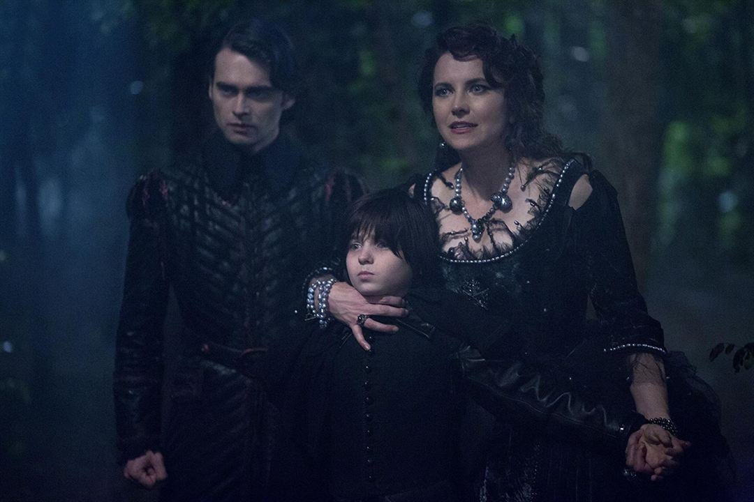 Salem : Fotoğraf Joe Doyle, Lucy Lawless