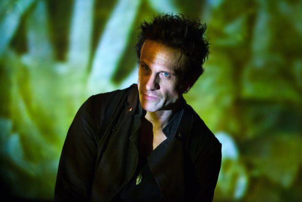 Dominion : Fotoğraf Simon Merrells