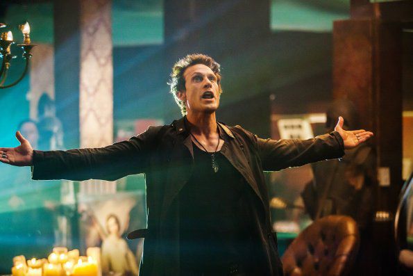 Dominion : Fotoğraf Simon Merrells