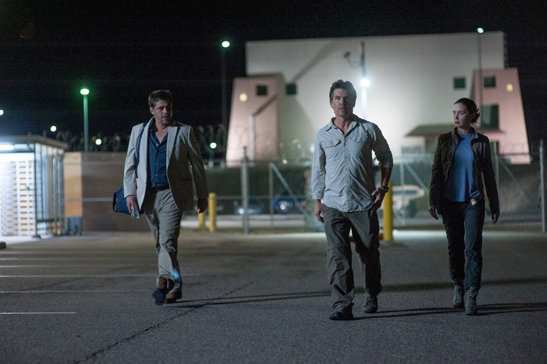 Sicario : Fotoğraf Benicio Del Toro, Emily Blunt, Josh Brolin