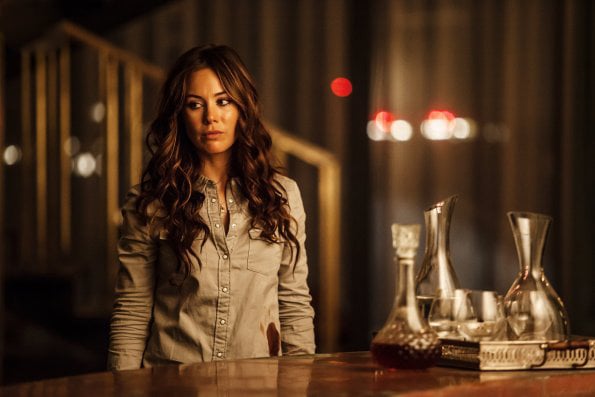 Dominion : Fotoğraf Roxanne McKee