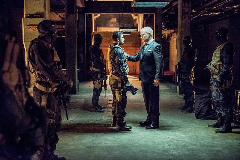 Arrow : Fotoğraf Neal McDonough