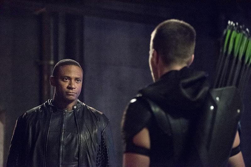 Arrow : Fotoğraf David Ramsey