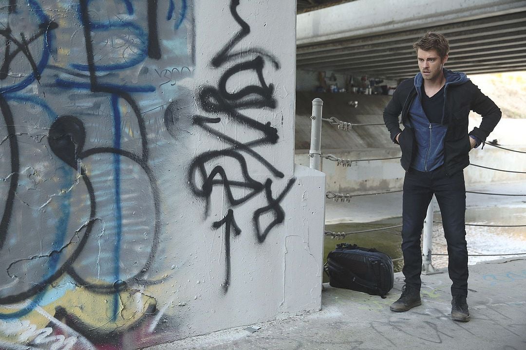 Fotoğraf Luke Mitchell