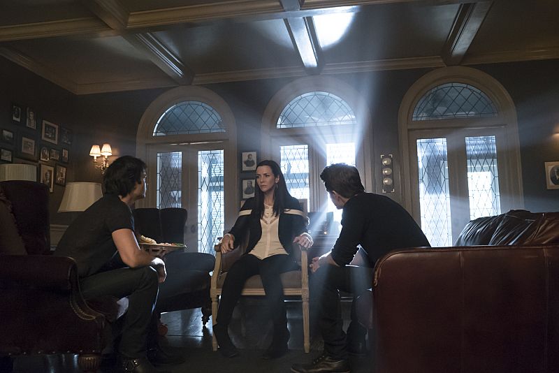 The Vampire Diaries : Fotoğraf Annie Wersching