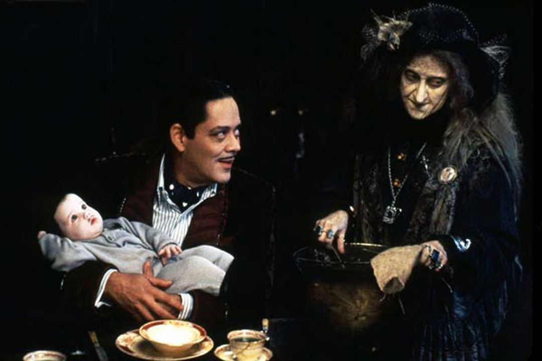 Addams Ailesi : Fotoğraf Raúl Julia, Judith Malina