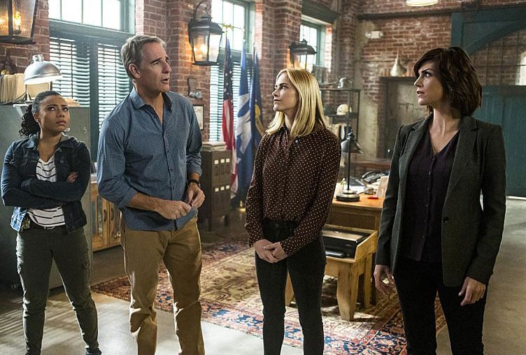 Fotoğraf Zoe McLellan, Emily Wickersham, Scott Bakula, Shalita Grant