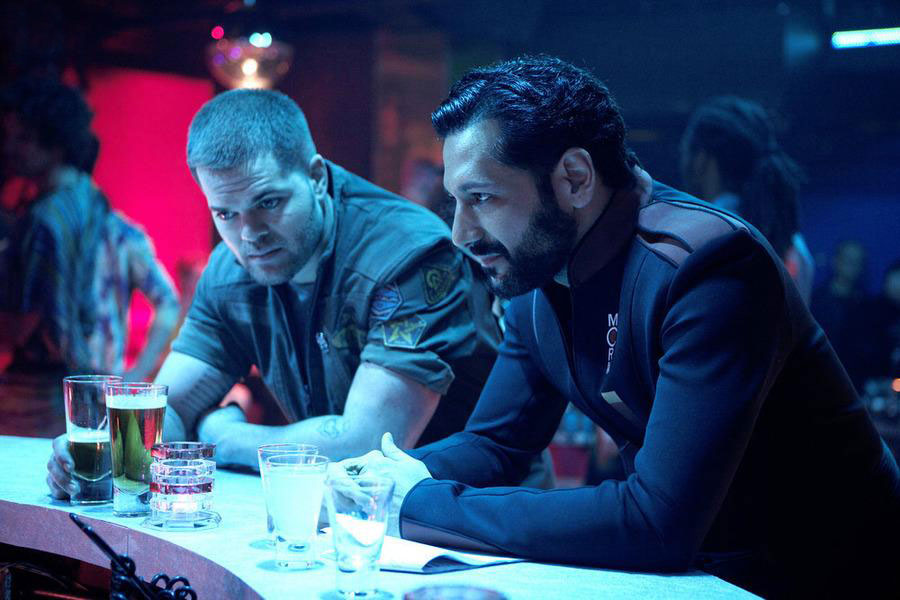 The Expanse : Fotoğraf Cas Anvar, Wes Chatham