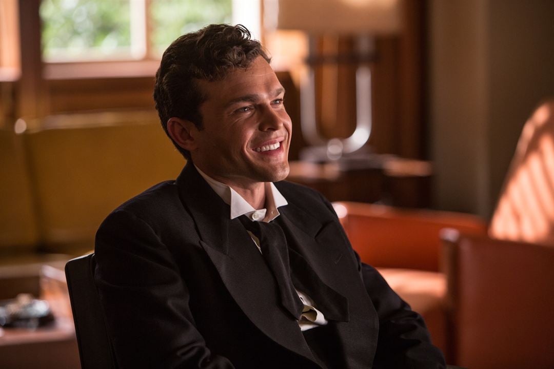 Yüce Sezar! : Fotoğraf Alden Ehrenreich