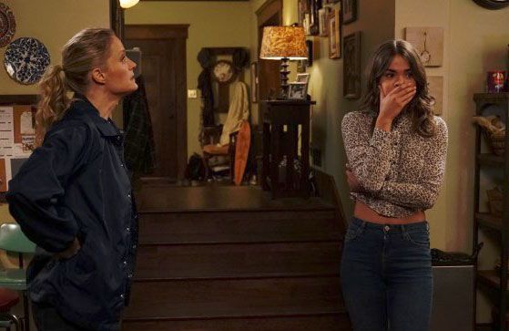 Fotoğraf Maia Mitchell, Teri Polo