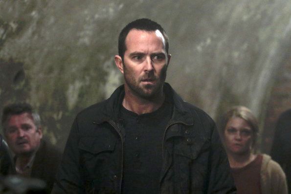 Fotoğraf Sullivan Stapleton