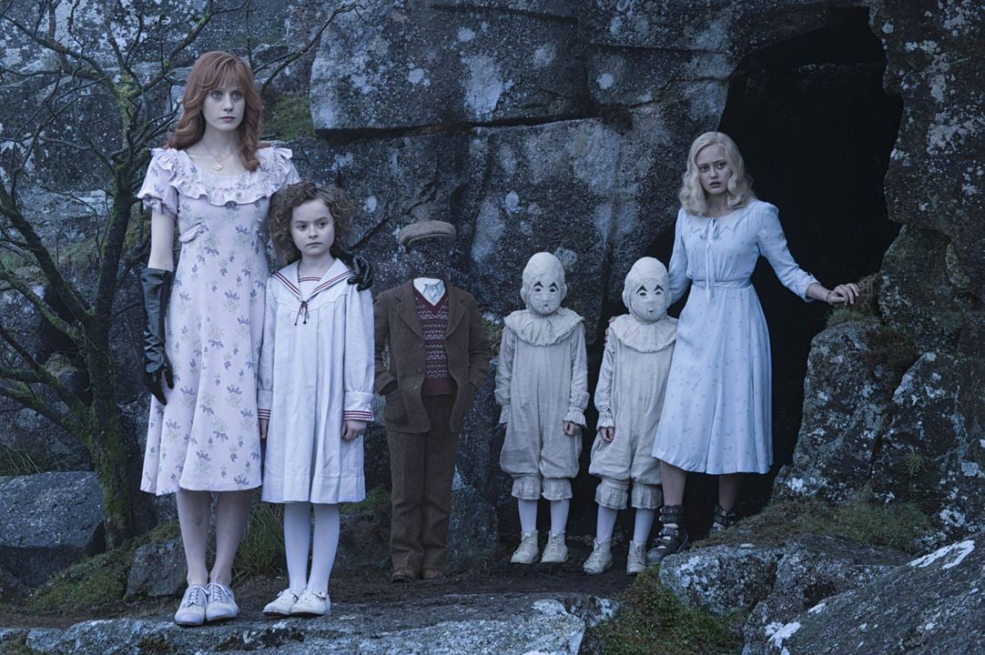 Bayan Peregrine'in Tuhaf Çocukları : Fotoğraf Ella Purnell, Pixie Davies, Lauren McCrostie