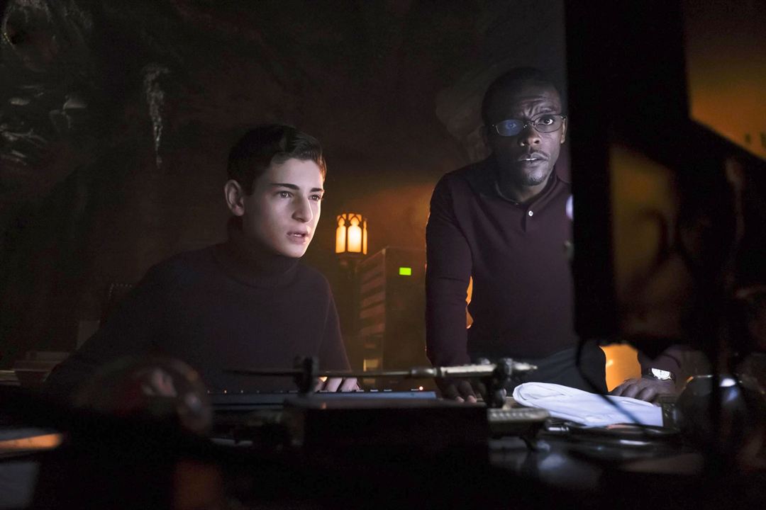 Fotoğraf Chris Chalk, David Mazouz